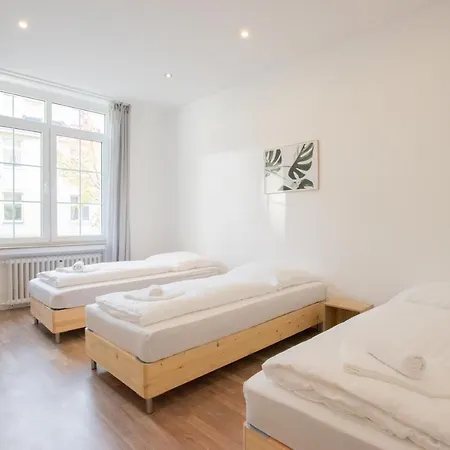 Tolstov - 1 Or 3 - 20 Min Messe Dus And Old Town Dus Düsseldorf