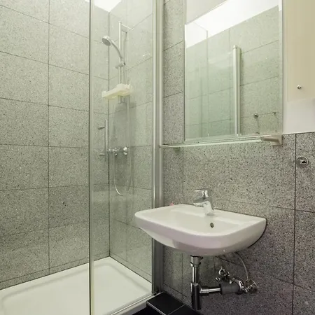 Raj Living - 1 Or 3 - 20 Min Messe Dus And Old Town Dus *