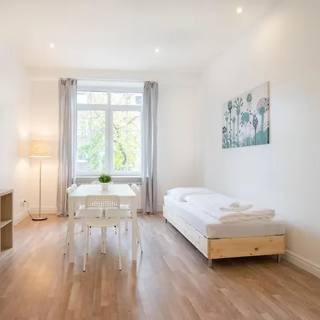 Raj Living - 1 Or 3 - 20 Min Messe Dus And Old Town Dus *