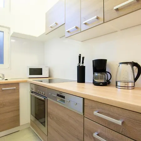 Raj Living - 1 Or 3 - 20 Min Messe Dus And Old Town Dus *
