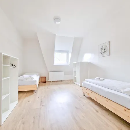 Raj Living - 1 Or 3 - 20 Min Messe Dus And Old Town Dus Dusseldorf
