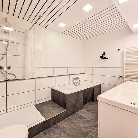 Tolstov - 1 Or 3 - 20 Min Messe Dus And Old Town Dus