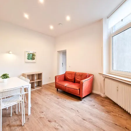 Raj Living - 1 Or 3 - 20 Min Messe Dus And Old Town Dus Apartment
