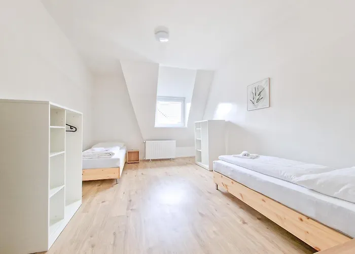 Tolstov - 1 Or 3 - 20 Min Messe Dus And Old Town Dus Düsseldorf