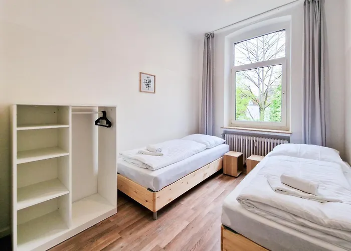 Tolstov - 1 Or 3 - 20 Min Messe Dus And Old Town Dus * Düsseldorf