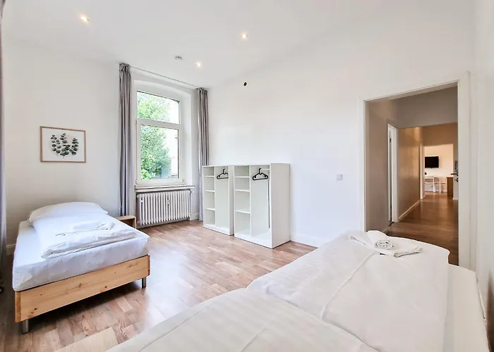 Tolstov - 1 Or 3 - 20 Min Messe Dus And Old Town Dus * Düsseldorf