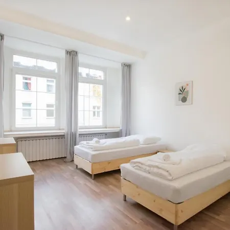 Tolstov - 1 Or 3 - 20 Min Messe Dus And Old Town Dus Apartamento Düsseldorf