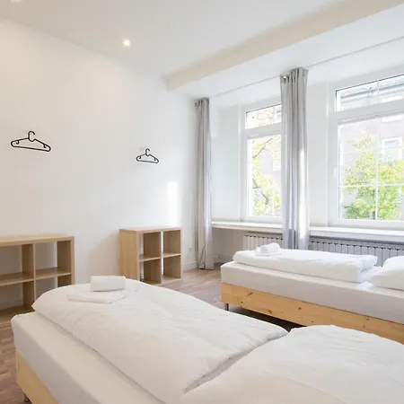 Raj Living - 1 Or 3 - 20 Min Messe Dus And Old Town Dus