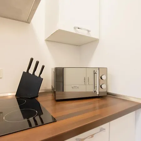 Raj Living - 1 Or 3 - 20 Min Messe Dus And Old Town Dus * Dusseldorf