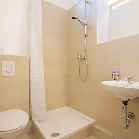 Apartment Tolstov - 1 Or 3 - 20 Min Messe Dus And Old Town Dus Düsseldorf