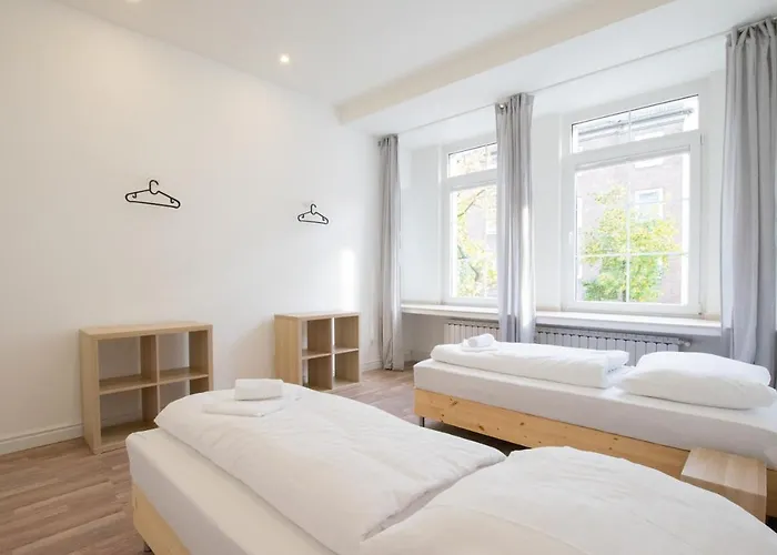 Tolstov - 1 Or 3 - 20 Min Messe Dus And Old Town Dus