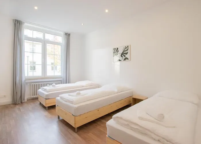 Tolstov - 1 Or 3 - 20 Min Messe Dus And Old Town Dus דיסלדורף