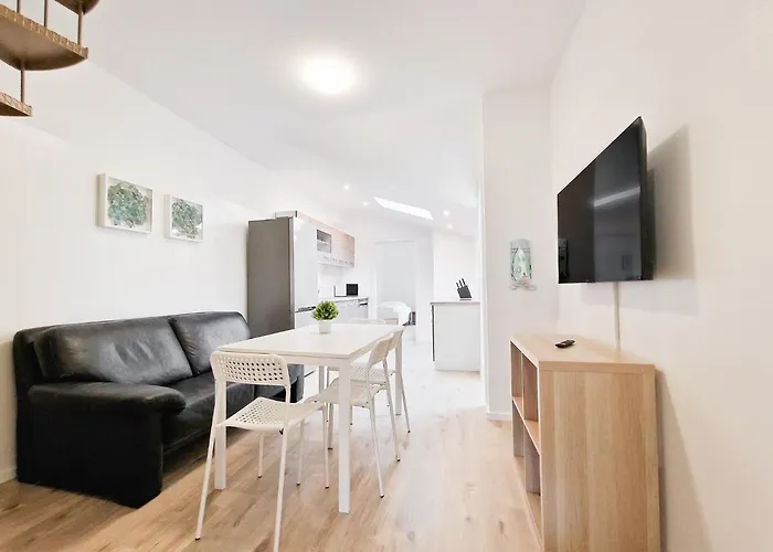 Tolstov - 1 Or 3 - 20 Min Messe Dus And Old Town Dus Apartment