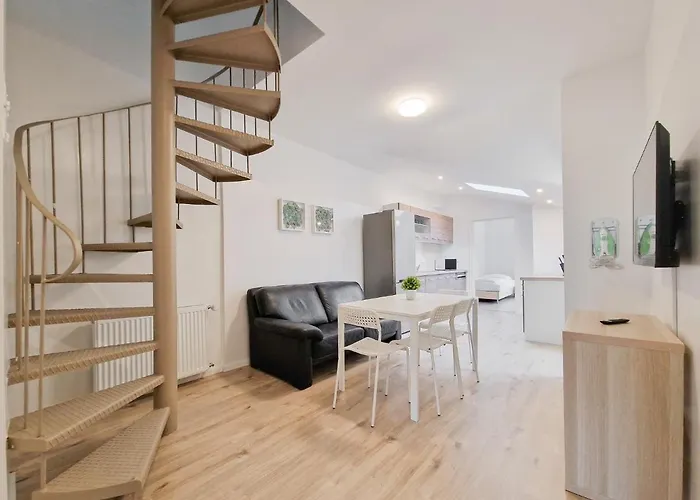 Apartment Tolstov - 1 Or 3 - 20 Min Messe Dus And Old Town Dus