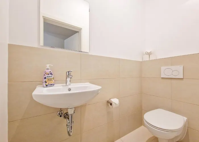 Apartment Tolstov - 1 Or 3 - 20 Min Messe Dus And Old Town Dus