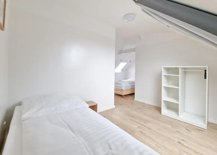 Tolstov - 1 Or 3 - 20 Min Messe Dus And Old Town Dus דיסלדורף