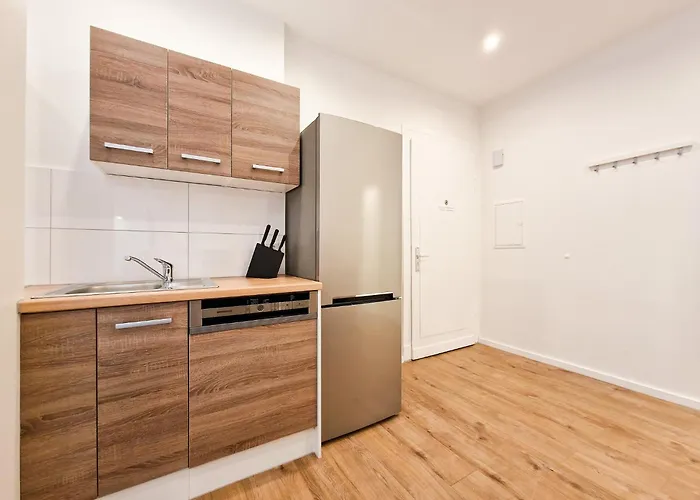 Tolstov - 1 Or 3 - 20 Min Messe Dus And Old Town Dus Apartament