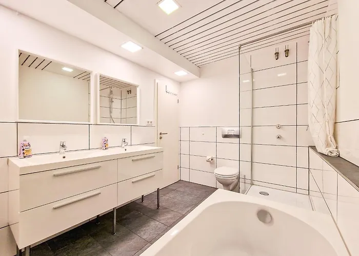 Apartment Tolstov - 1 Or 3 - 20 Min Messe Dus And Old Town Dus *