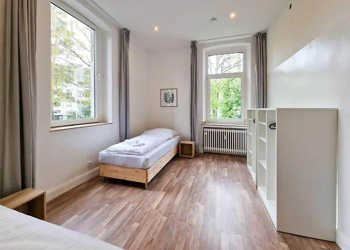 Apartment Tolstov - 1 Or 3 - 20 Min Messe Dus And Old Town Dus