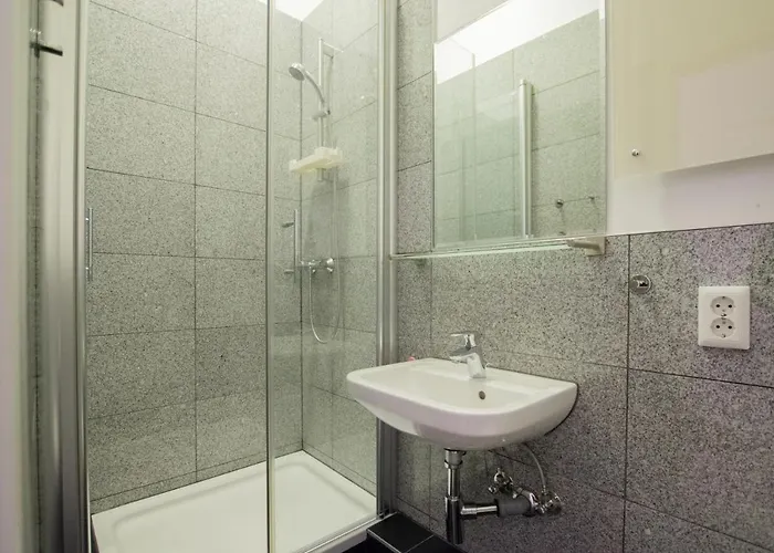 Tolstov - 1 Or 3 - 20 Min Messe Dus And Old Town Dus *